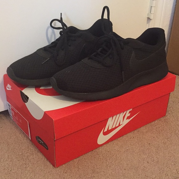 nike tanjun mens all black